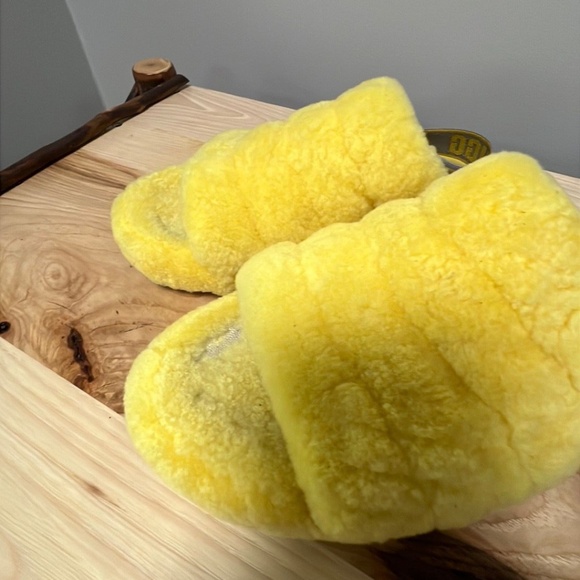 UGG Fluff Yeah Slides in a yellow - size 5 - Picture 4 of 5